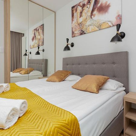 Mennica Residence - City Center Apartments By Noclegi Renters Warschau Exterior foto